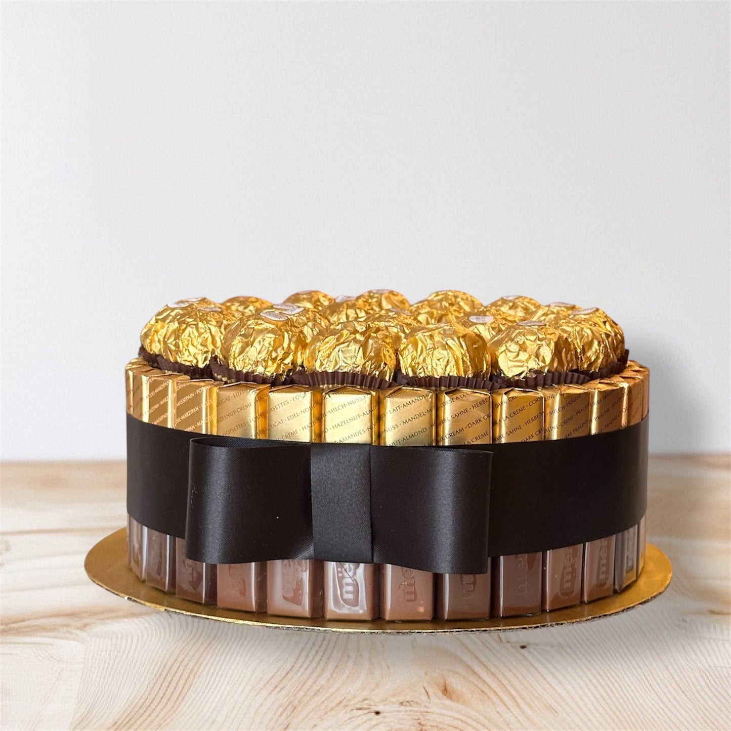 Luxury Ferrero Rocher Round Cake Giftbox. Gift for birthday, Anniversary gift, Thank you gift, Gift for Mom, Sister, Friend and Loved ones.