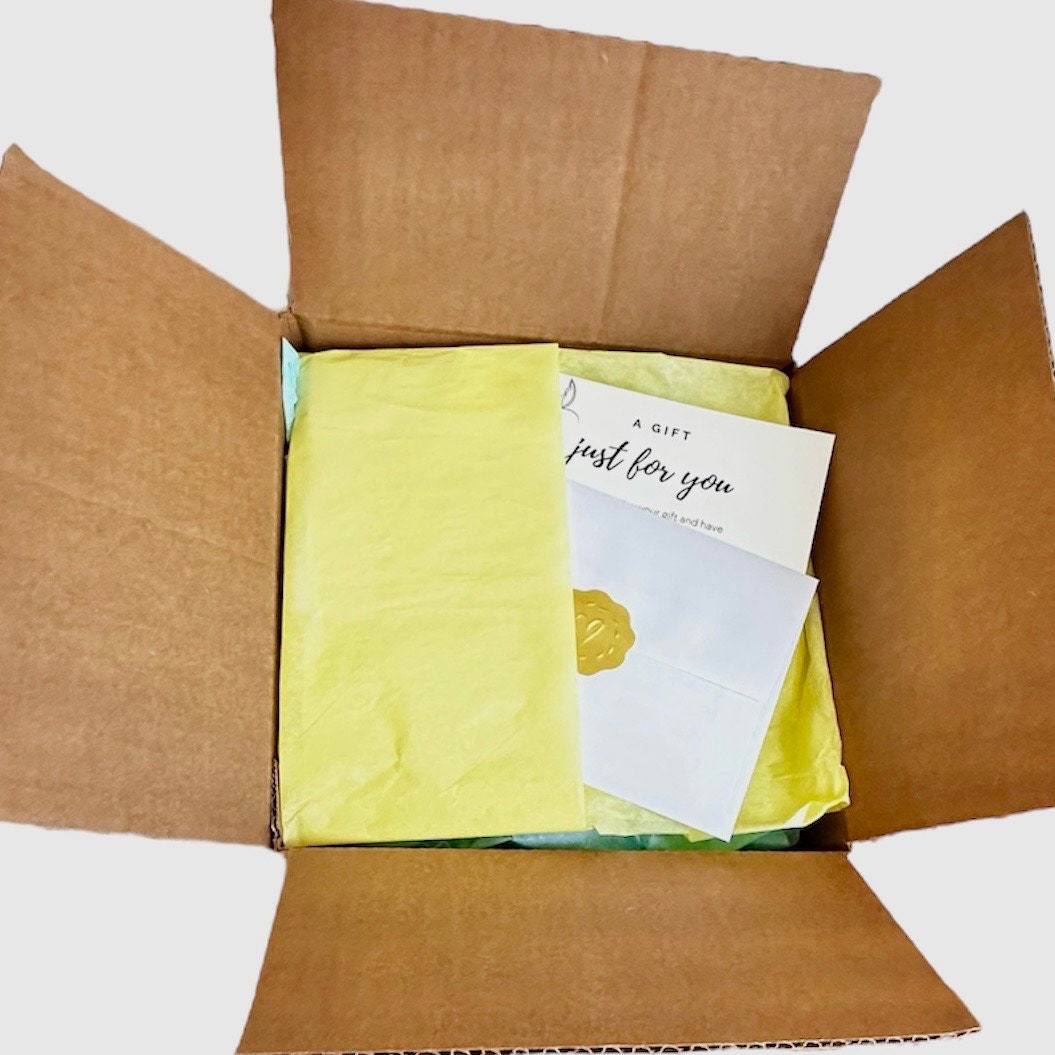 Personalized Rose Box, Round box with roses, Anniversary gift, Centerpiece, Home Decor, Roses Box, Gift for Her,  Valentines Gift